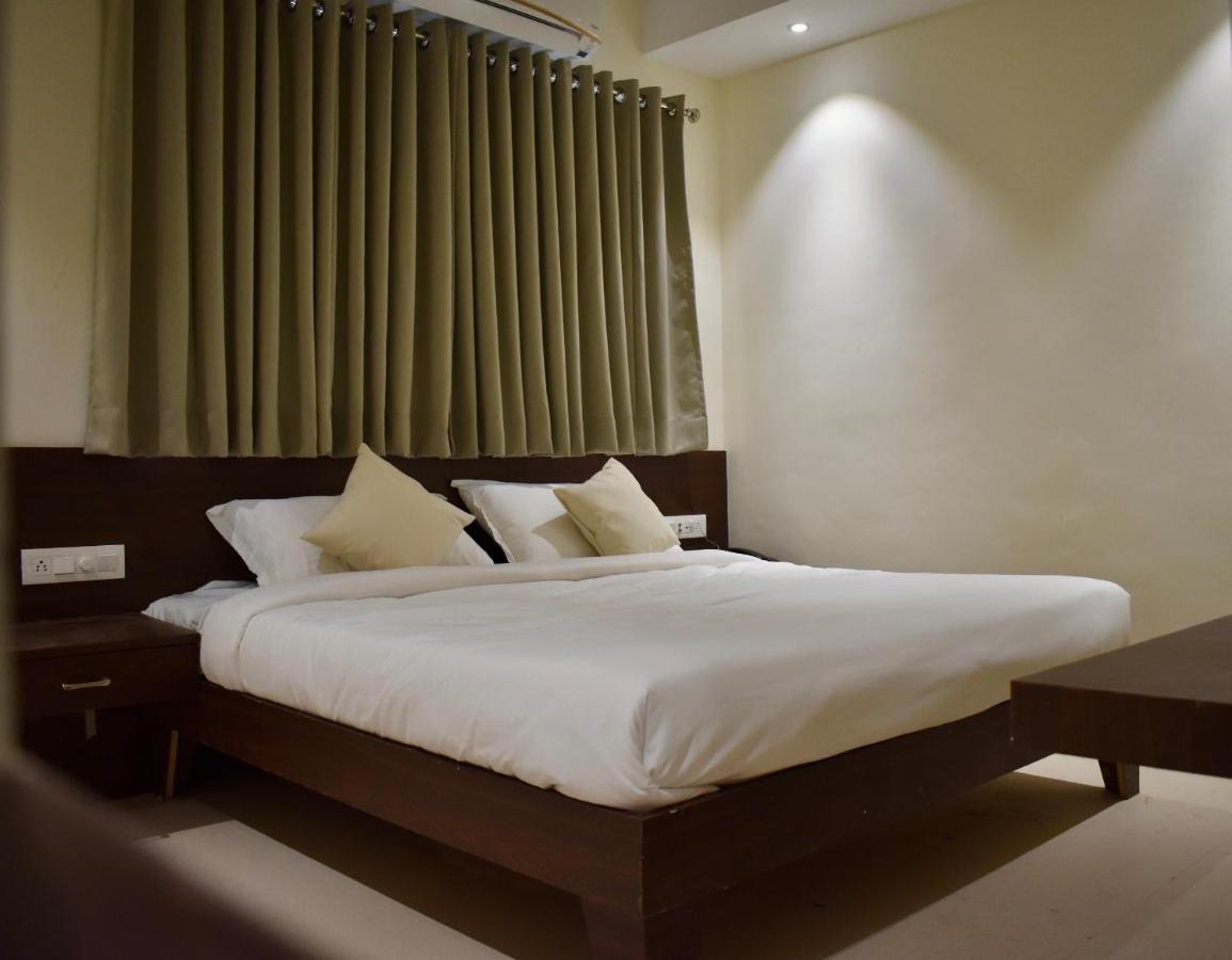 Hotel Vrindavan Palace 印多尔 外观 照片