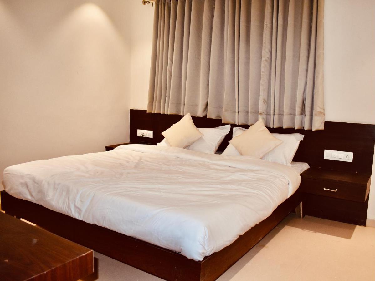 Hotel Vrindavan Palace 印多尔 外观 照片