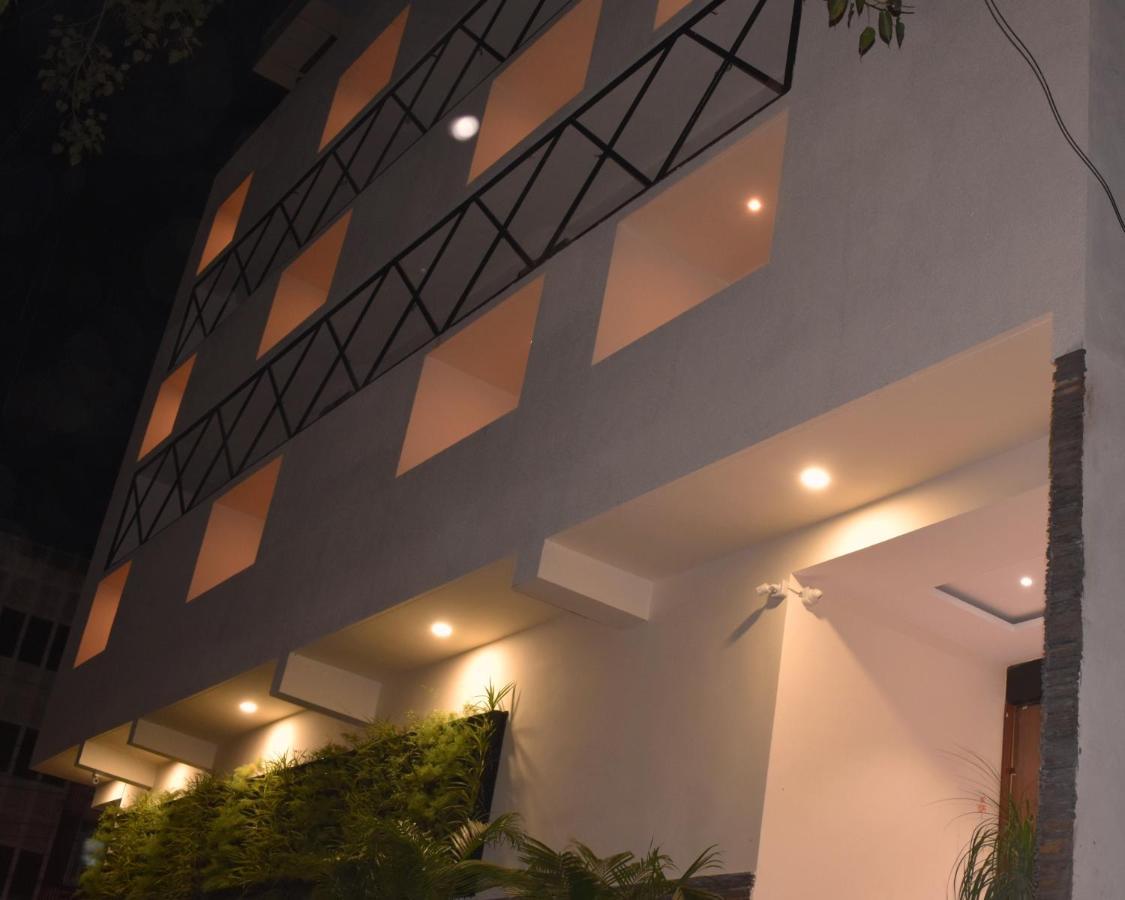 Hotel Vrindavan Palace 印多尔 外观 照片