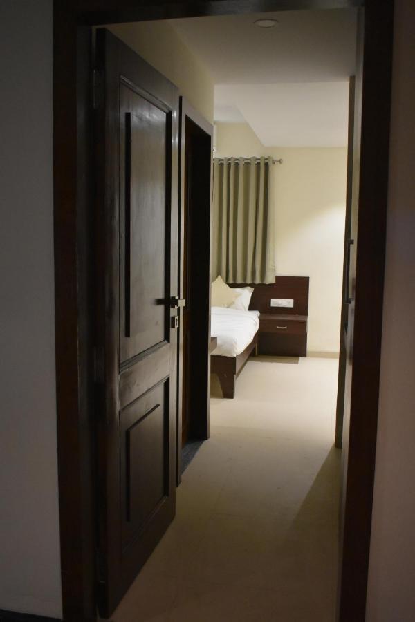 Hotel Vrindavan Palace 印多尔 外观 照片
