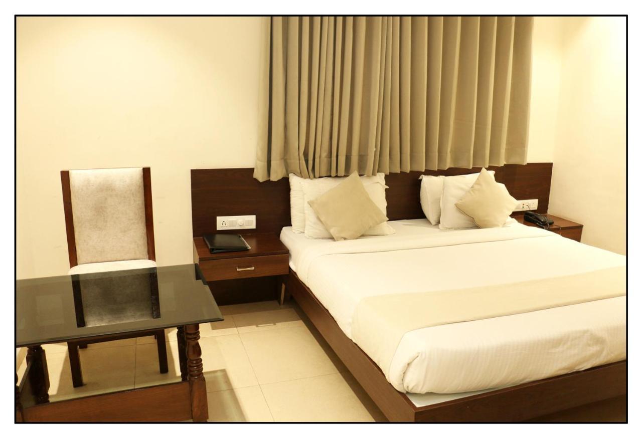 Hotel Vrindavan Palace 印多尔 外观 照片
