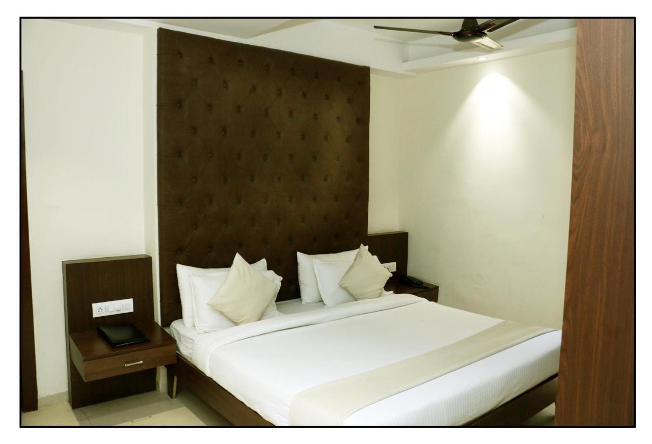 Hotel Vrindavan Palace 印多尔 外观 照片